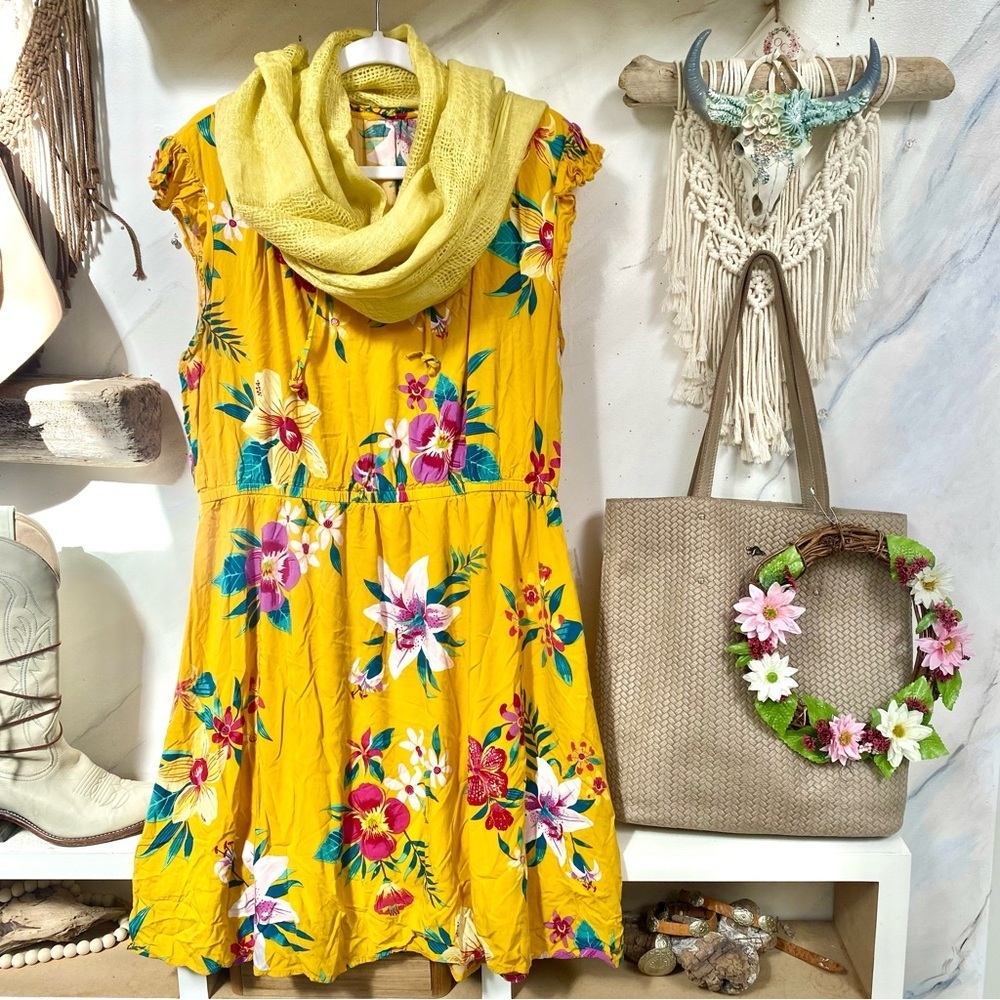 Vibrant floral Boho dress w resort vacay beach vibe - Picture 2 of 12